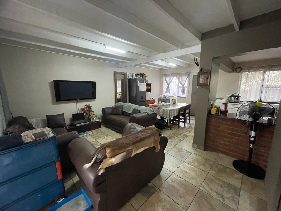 To Let 2 Bedroom Property for Rent in Melodie North West